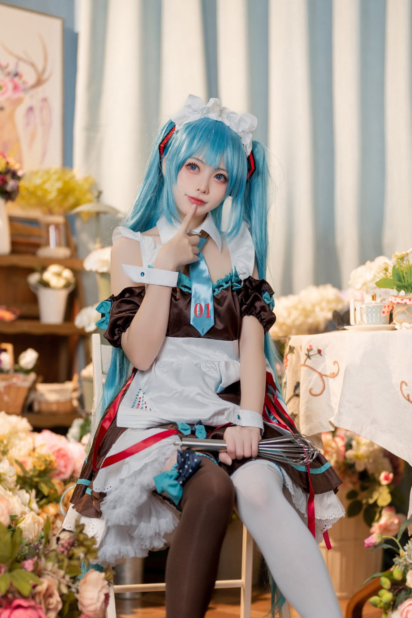 为花结实自殊常，摘下盘中颗颗香。