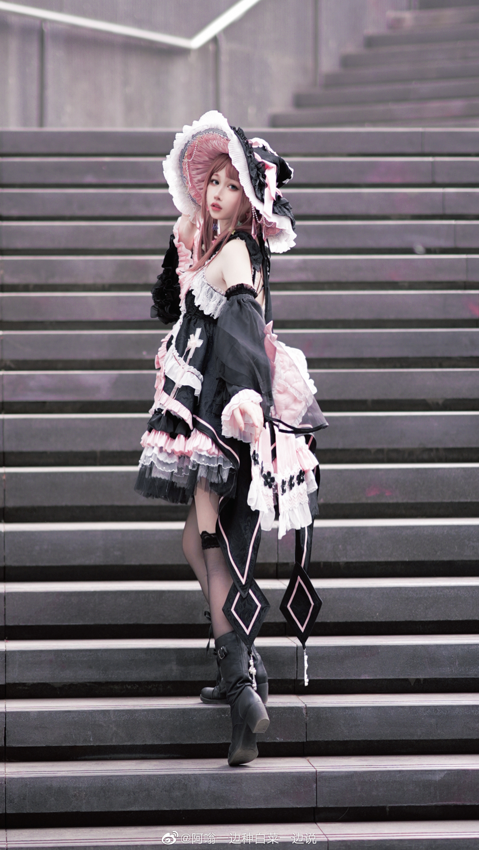 刚来到城市的 小小的 见习魔女.@阿嗡一边种白菜一边说 LOLITA-第9张