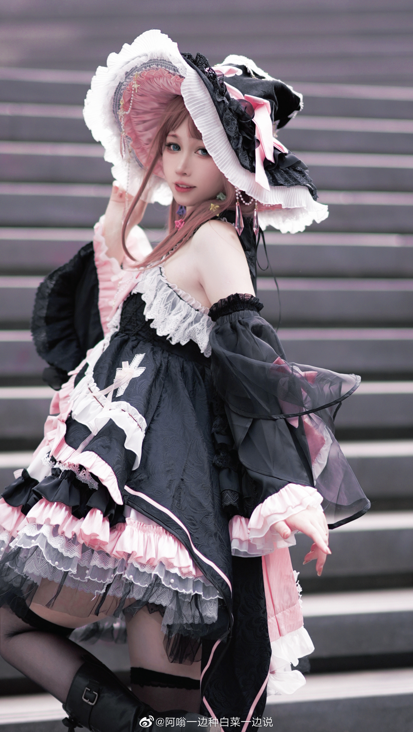 刚来到城市的 小小的 见习魔女.@阿嗡一边种白菜一边说 LOLITA-第3张