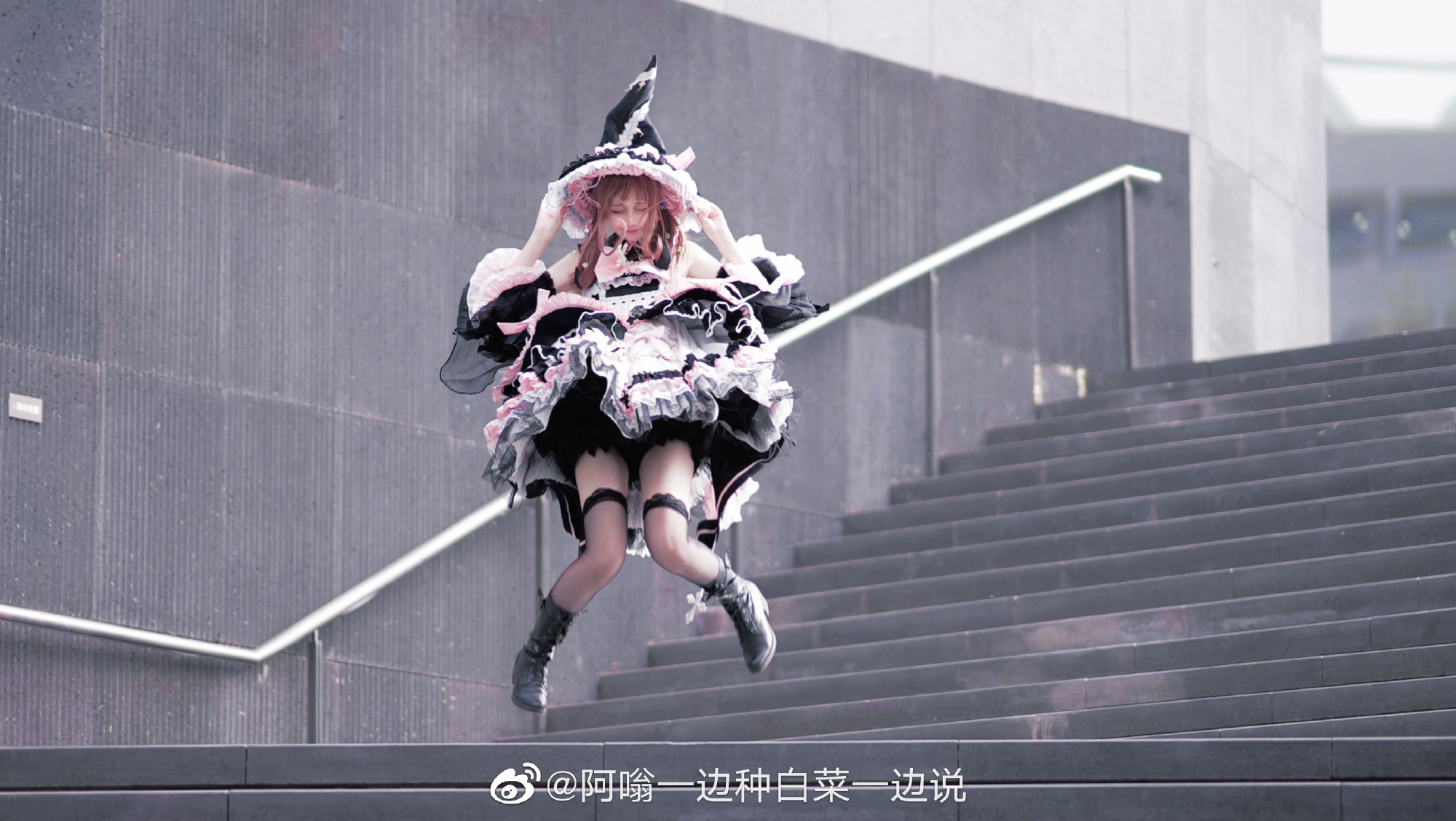 刚来到城市的 小小的 见习魔女.@阿嗡一边种白菜一边说 LOLITA-第6张