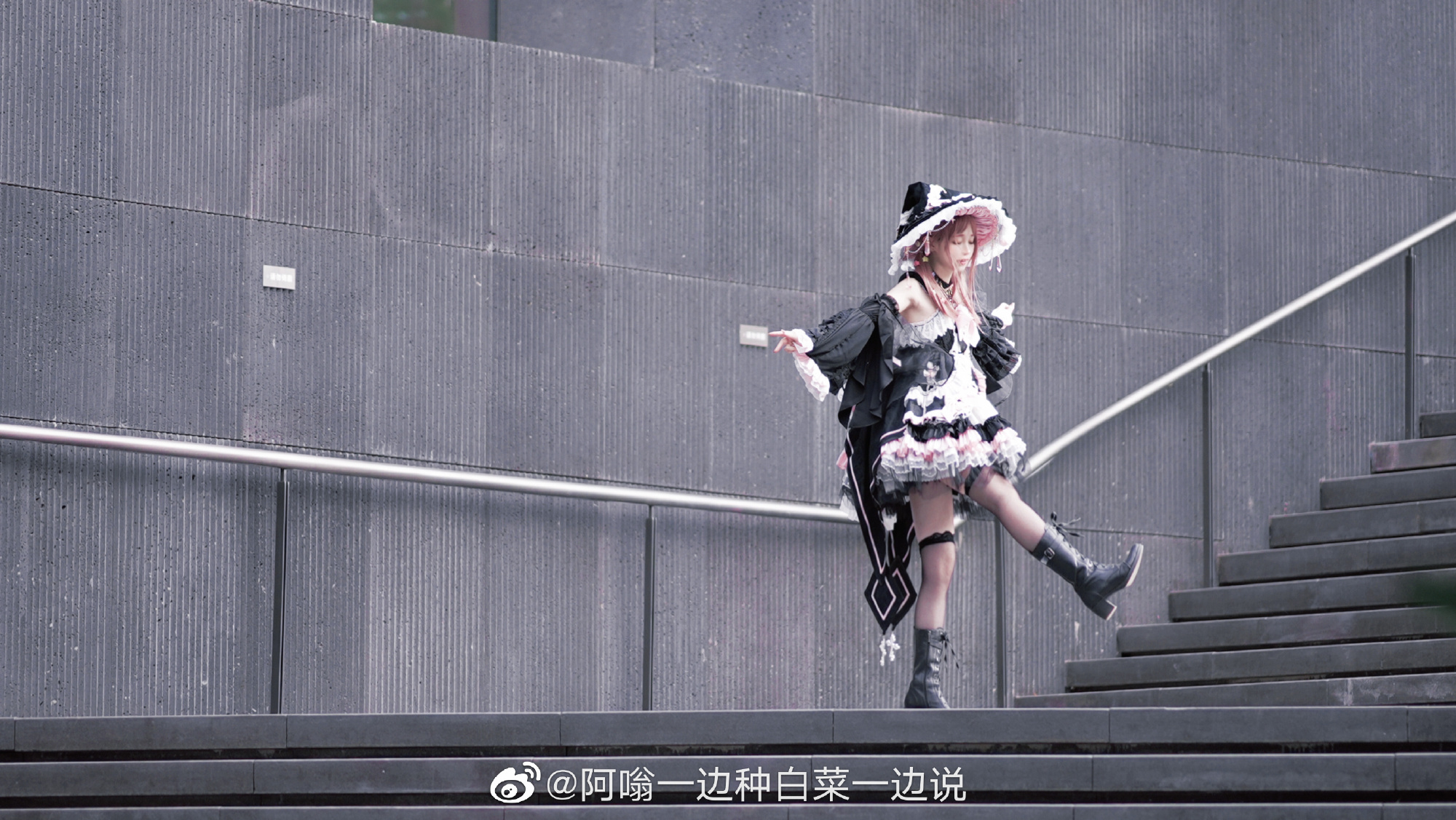 刚来到城市的 小小的 见习魔女.@阿嗡一边种白菜一边说 LOLITA-第8张