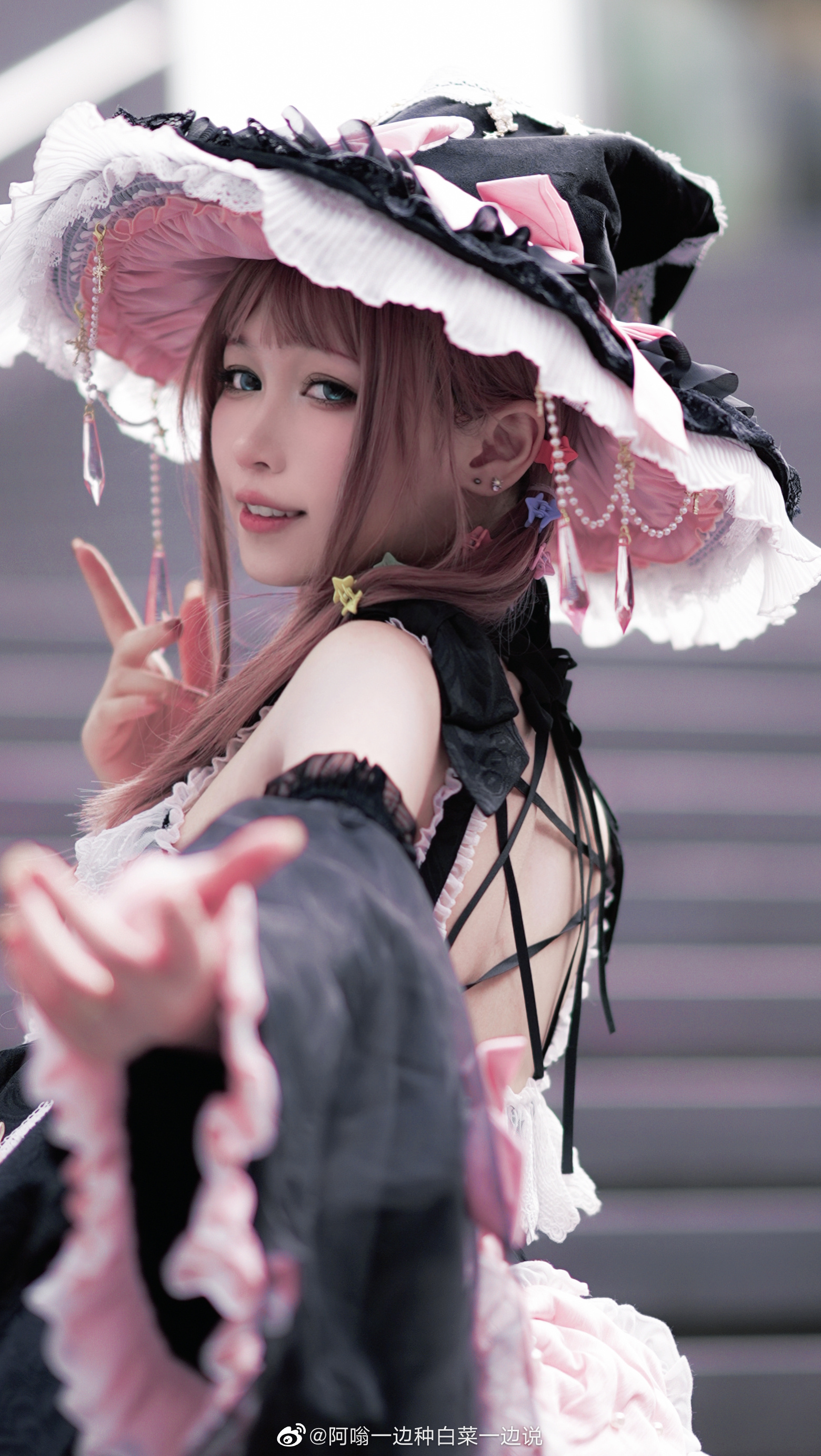 刚来到城市的 小小的 见习魔女.@阿嗡一边种白菜一边说 LOLITA-第10张