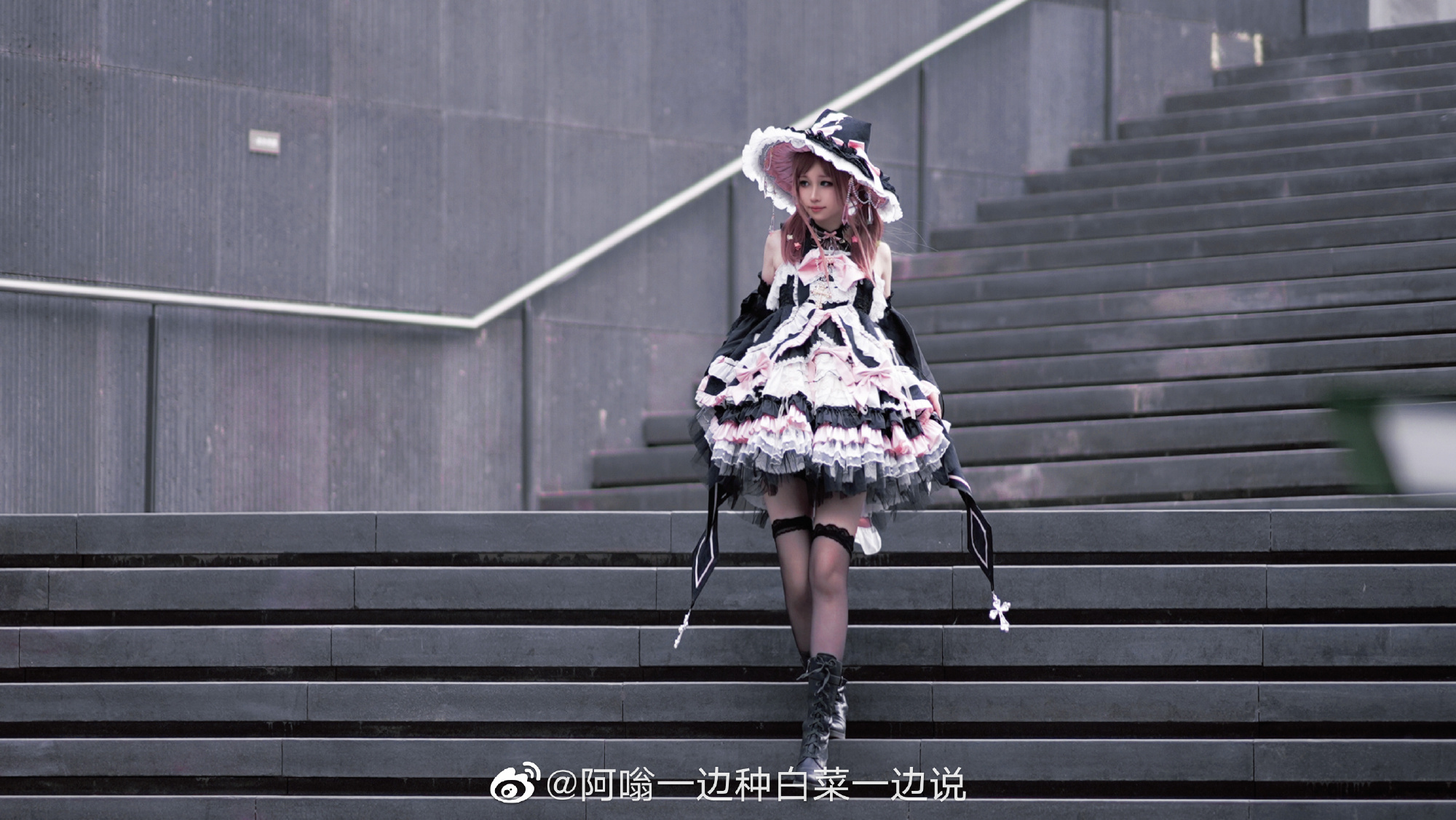 刚来到城市的 小小的 见习魔女.@阿嗡一边种白菜一边说 LOLITA-第11张