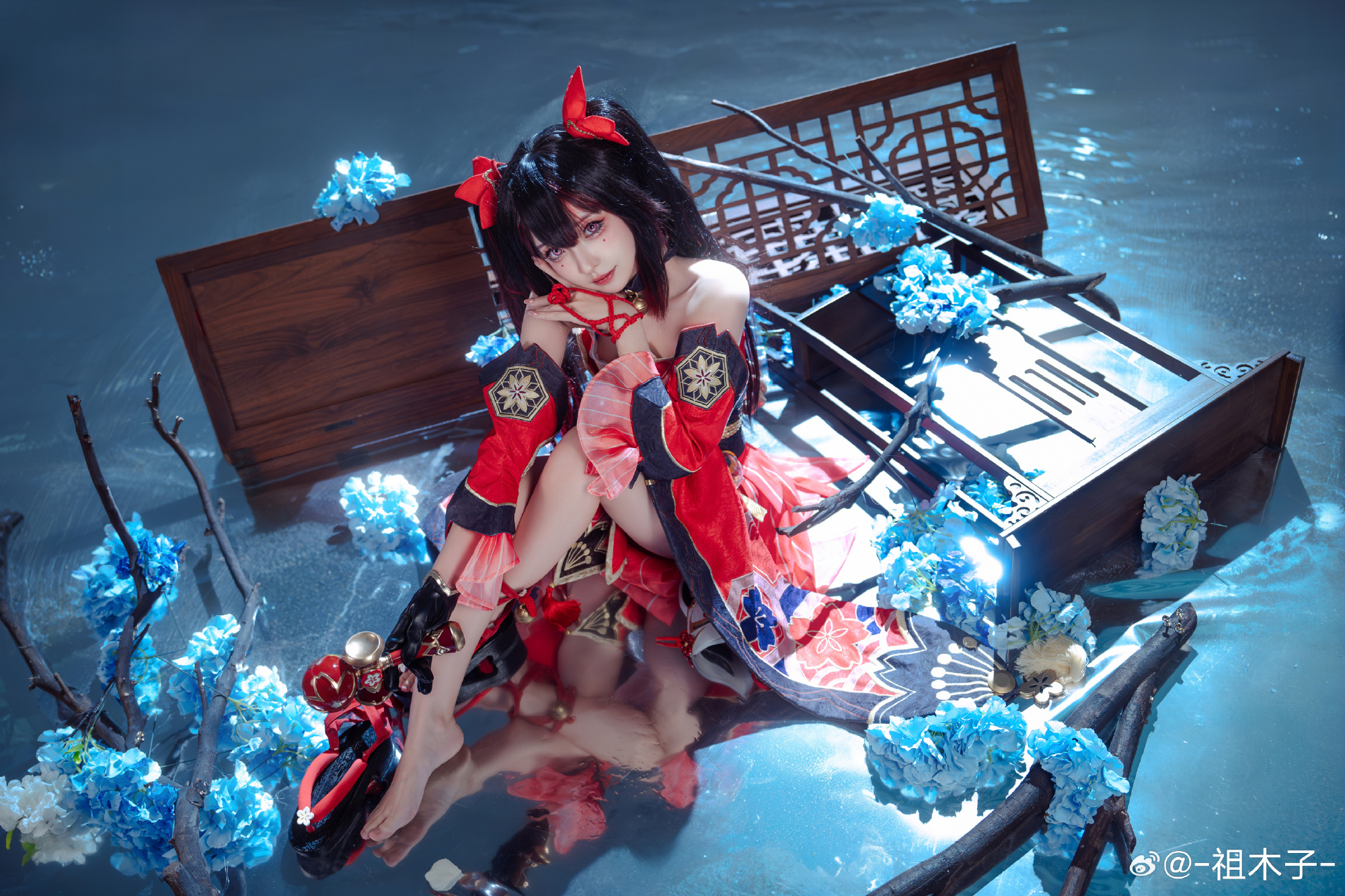 陪我一起把全部都搅乱的话,我就让你成为我的东西吧