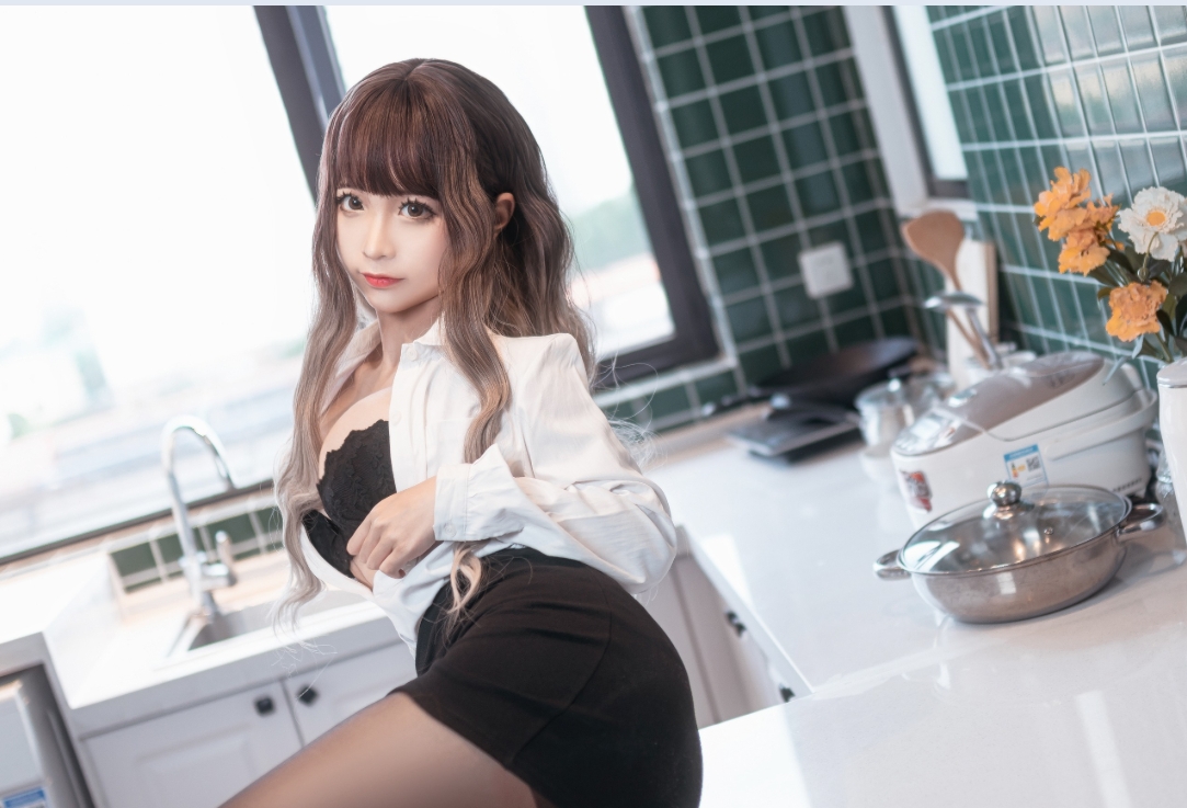 蠢沫沫 – 《制服》:经典与诱惑的完美融合