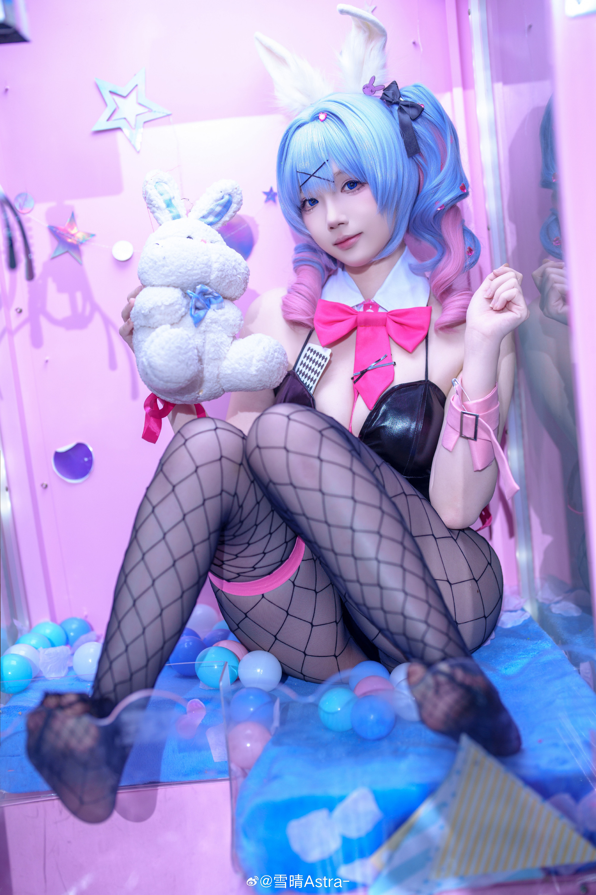 Cosplay｜真是的干脆摇起你的兔尾巴诱惑我不好吗